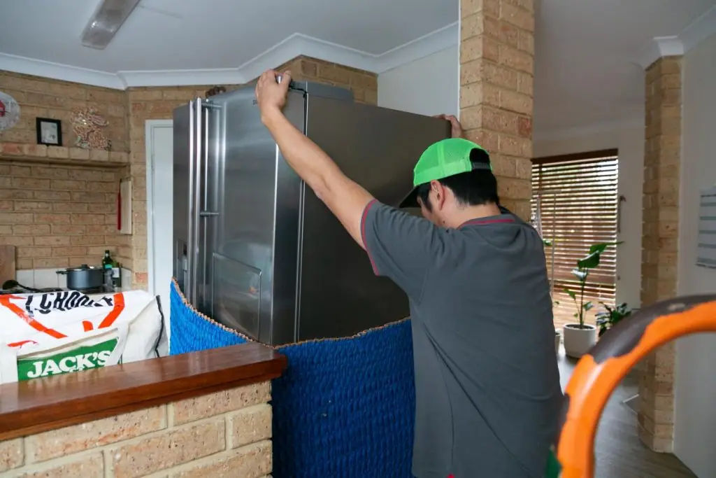 Round blankets for tight doorways: Japanese Removals at work in Perth
